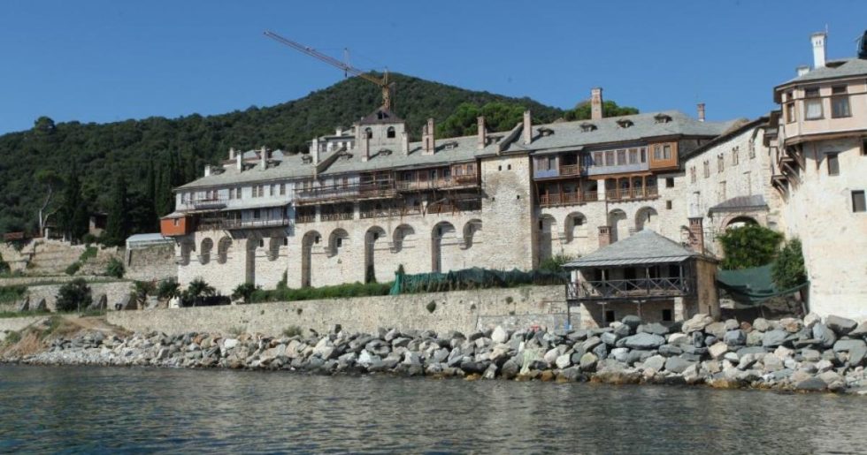 Άγιον Όρος: Μίνι λεωφορείο έπεσε στη θάλασσα